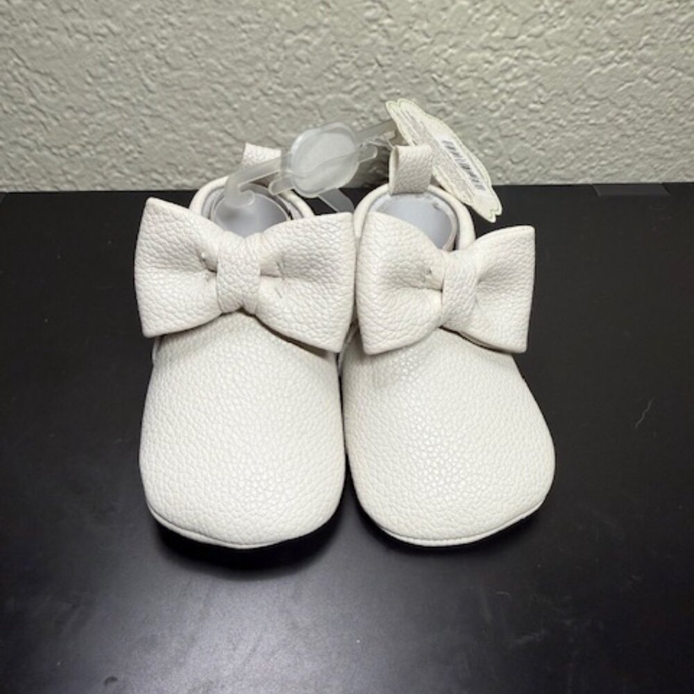 NWT-First Steps by Stepping Stones Leather Baby Moccasins-Bow Shoe/Bone (Cream)